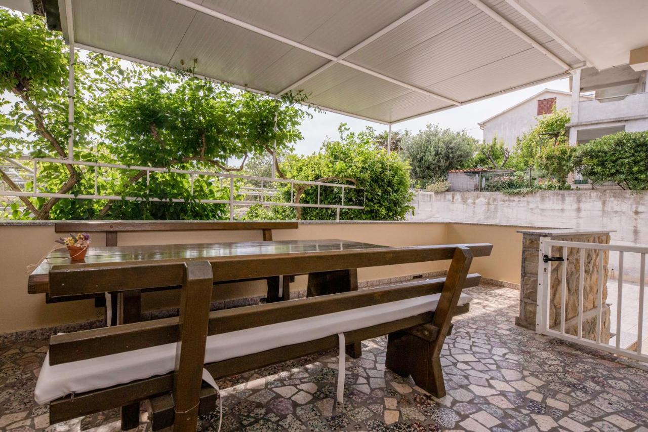 Apartmani Ana & Milo Lopar Exterior photo