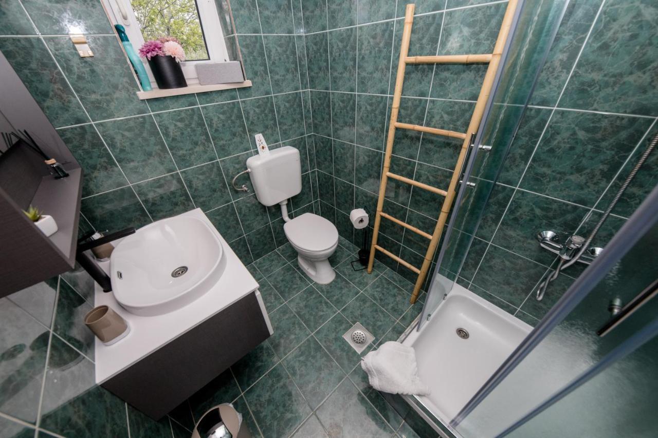 Apartmani Ana & Milo Lopar Exterior photo